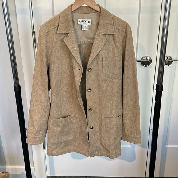 Super stylish button up coat with three pockets  - Picture 1 of 3